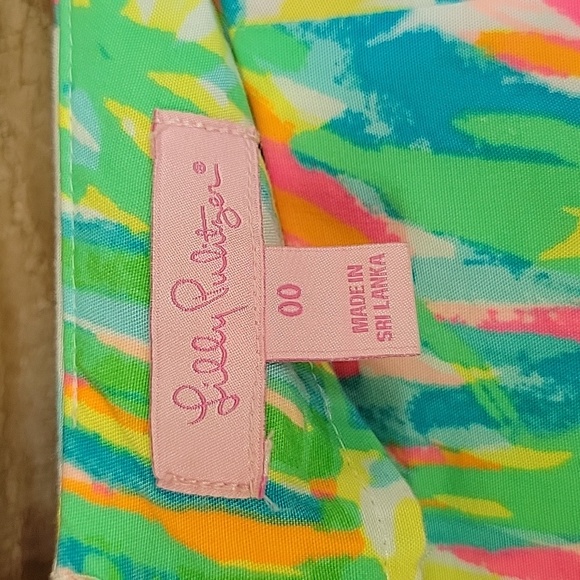 Lilly Pulitzer Suze 00 Colorful Patterned Shorts - Picture 2 of 6